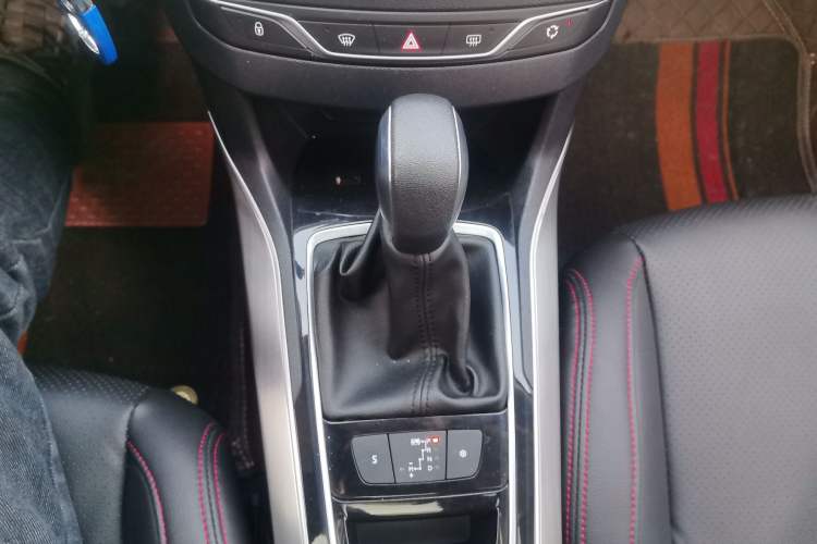Used Peugeot 308S 2015 1.6T Automatic Jingchi Edition Gear Lever