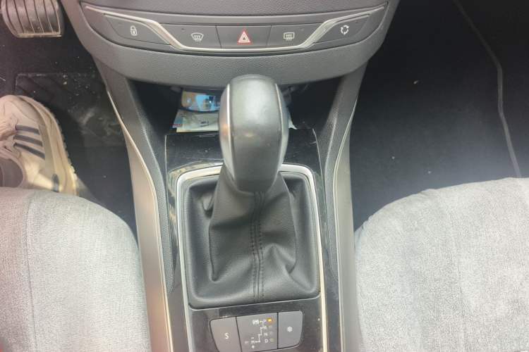 Used Peugeot 308S 2015 1.6T Automatic Jingchi Edition Gear Lever