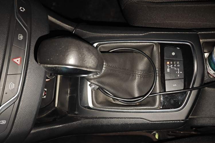 Used Peugeot 308S 2015 1.2T Automatic Jingchi Edition Gear Lever