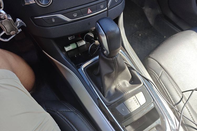 Used Peugeot 308S 2015 1.6T Automatic Jingchi Edition Gear Lever