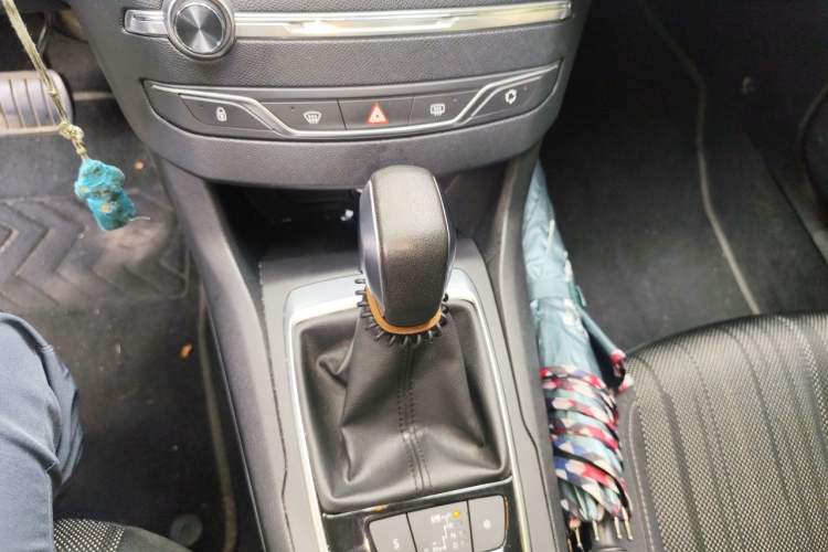 Used Peugeot 308S 2015 1.2T Automatic Jingchi Edition Gear Lever