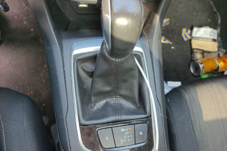Used Peugeot 308S 2015 1.2T Automatic Jingchi Edition Gear Lever