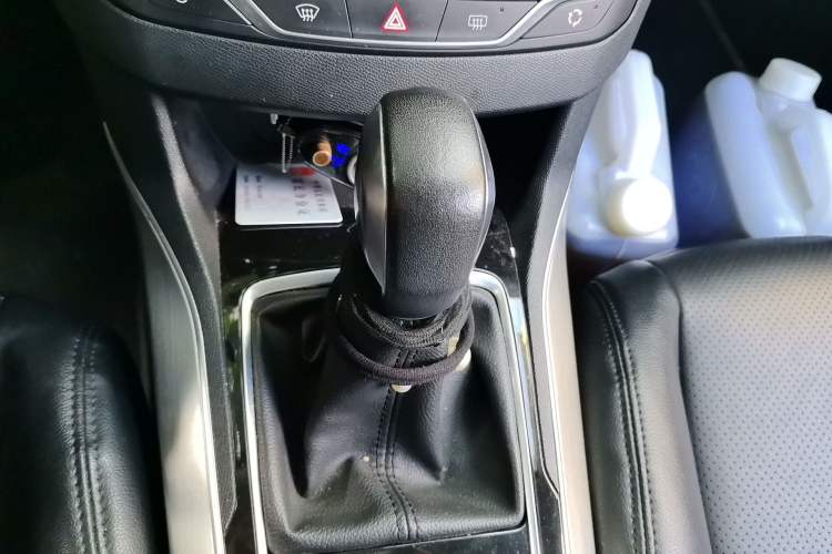 Used Peugeot 308S 2015 1.6T Automatic Jingchi Edition Gear Lever