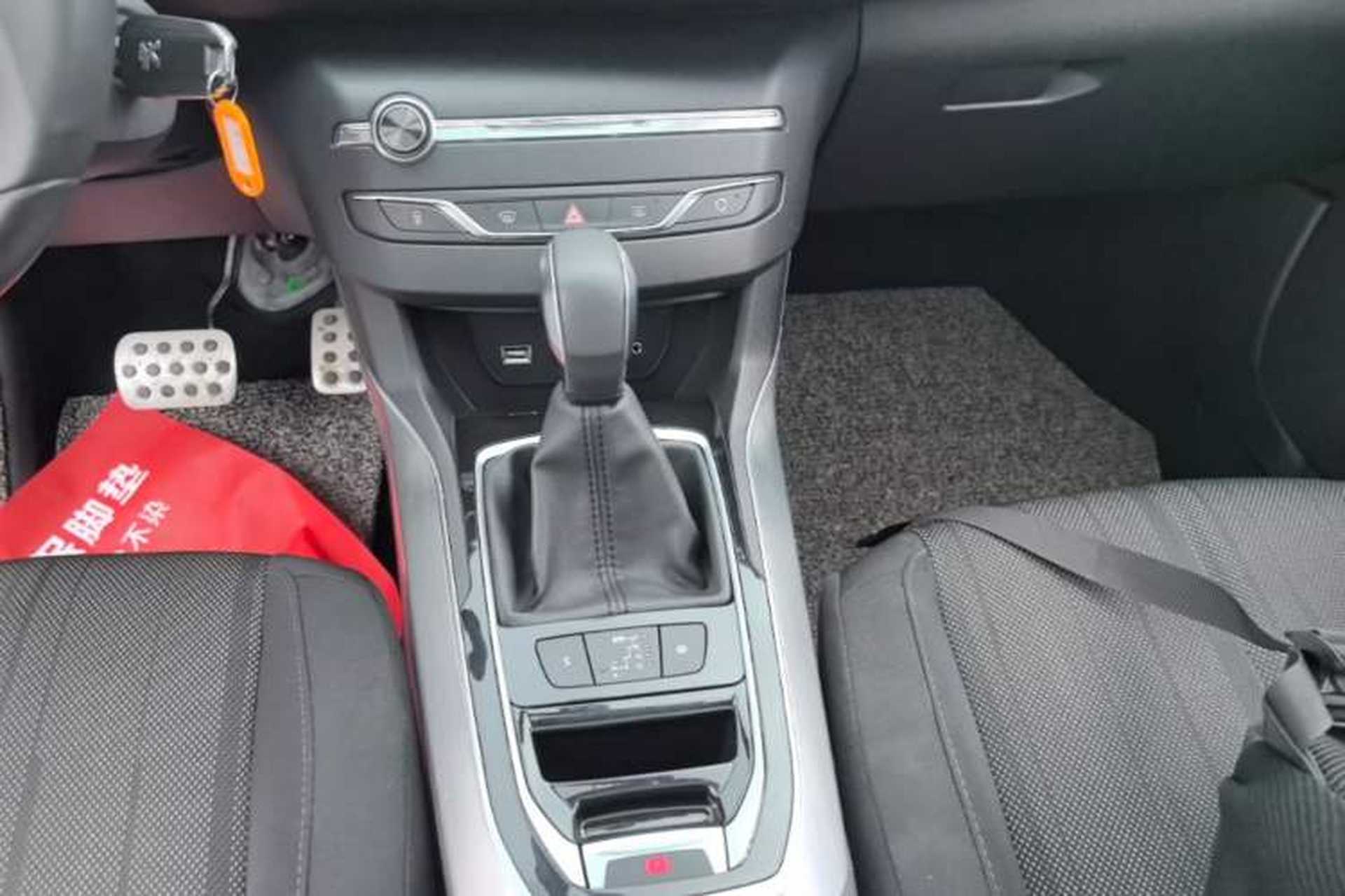 Used Peugeot 308S 2015 1.6T Automatic Jingchi Edition Gear Lever