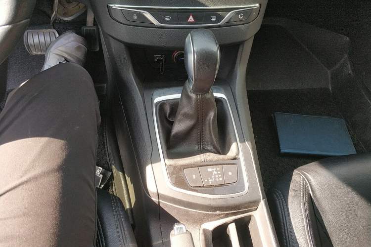 Used Peugeot 308S 2015 1.2T Automatic Jingchi Edition Gear Lever