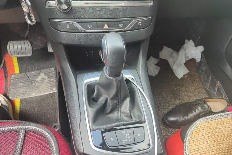Used Peugeot 308S 2015 1.2T Automatic Jingchi Edition Gear Lever