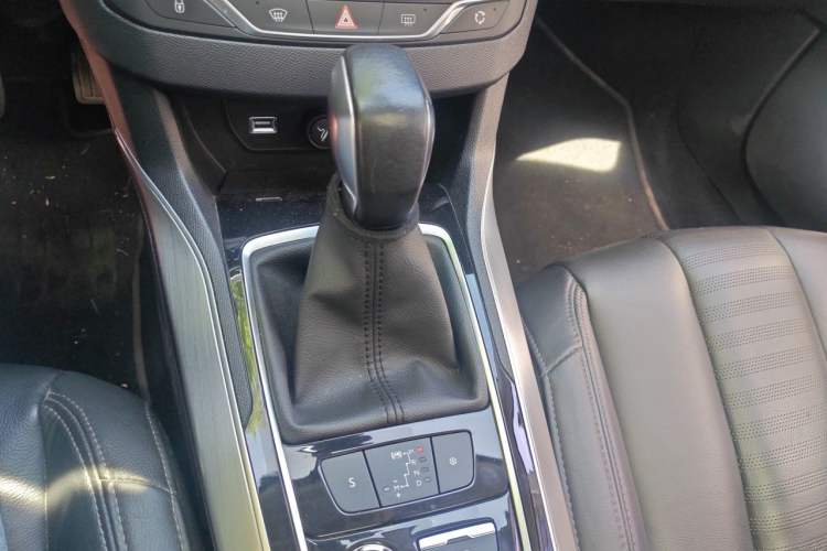 Used Peugeot 308S 2015 1.6T Automatic Ruichi Edition Gear Lever