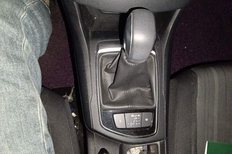 Used Peugeot 308S 2015 1.2T Automatic Jingchi Edition Gear Lever