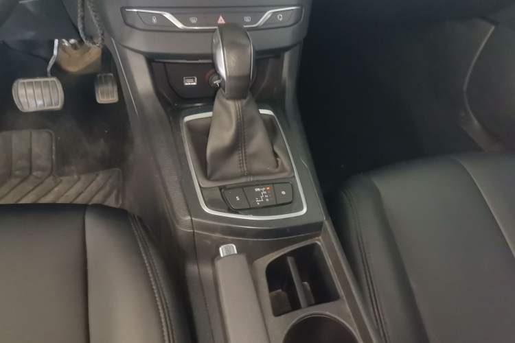 Used Peugeot 308S 2015 1.2T Automatic Jingchi Edition Gear Lever