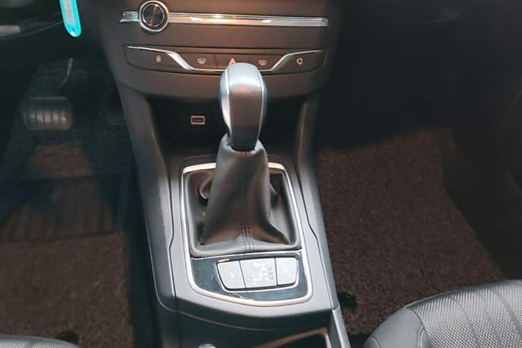 Used Peugeot 308S 2015 1.2T Automatic Jingchi Edition Gear Lever