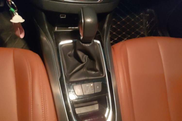 Used Peugeot 308S 2015 1.6T Automatic Jingchi Edition Gear Lever