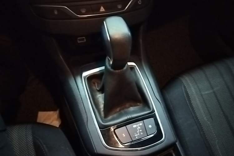 Used Peugeot 308S 2015 1.2T Automatic Jingchi Edition Gear Lever
