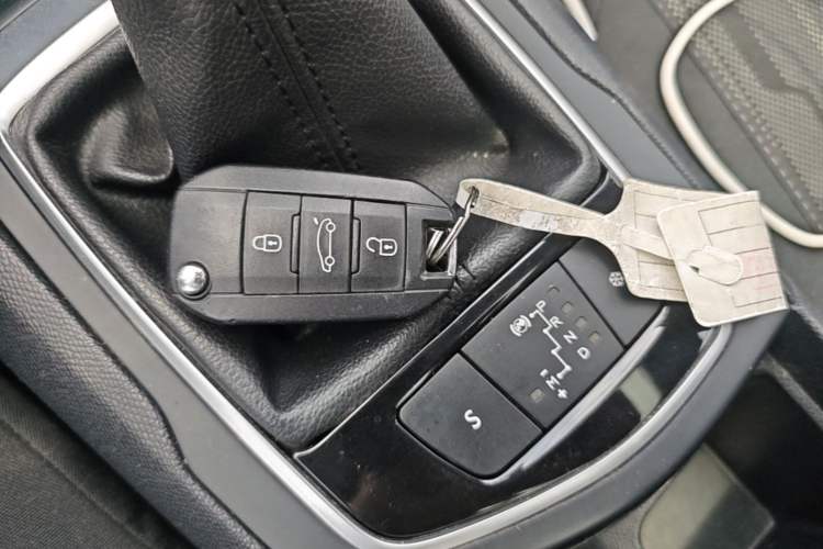 Used Peugeot 308S 2015 1.2T Automatic Jingchi Edition Interior 1