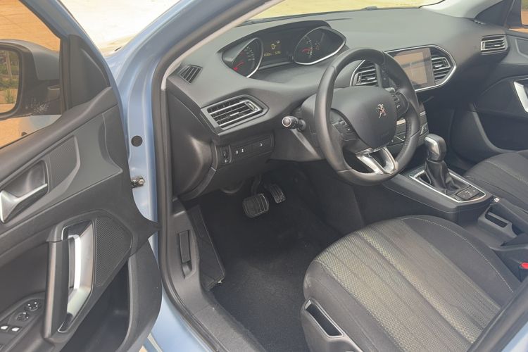 Used Peugeot 308S 2015 1.2T Automatic Jingchi Edition Interior 2