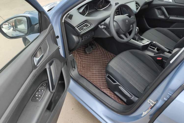 Used Peugeot 308S 2015 1.2T Automatic Shangchi Edition Interior 2