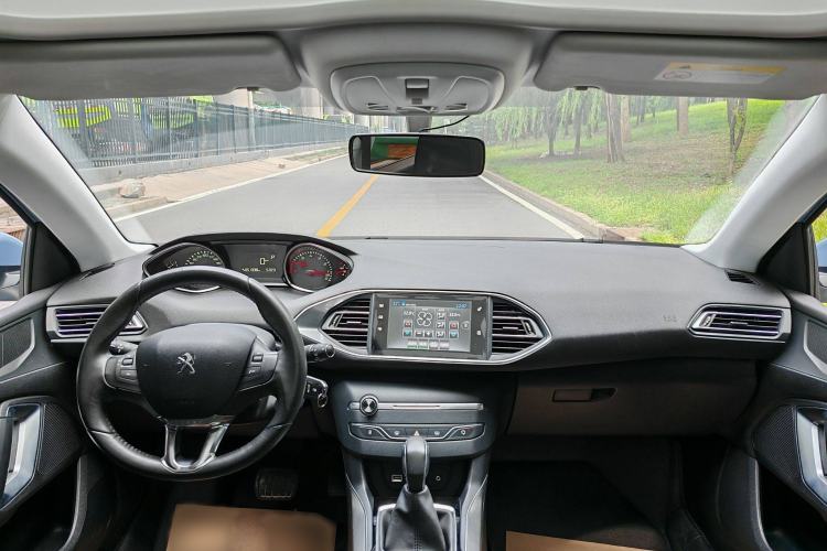 Used Peugeot 308S 2015 1.6T Automatic Jingchi Edition Interior 3