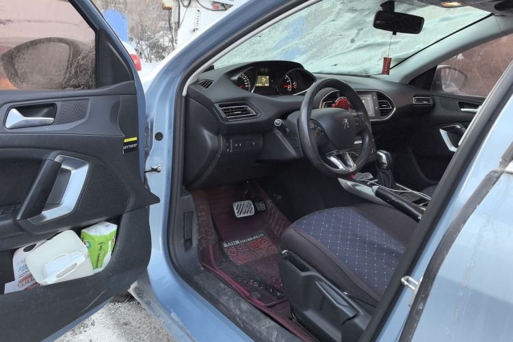 Used Peugeot 308S 2015 1.6T Automatic Jingchi Edition Interior 3