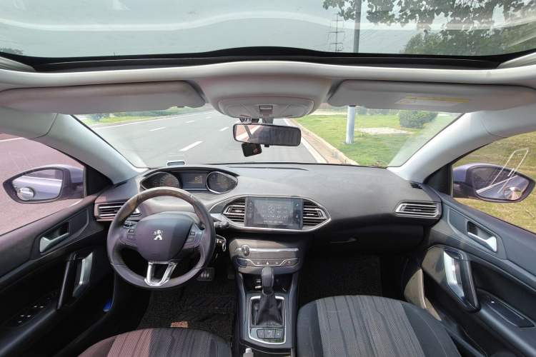 Used Peugeot 308S 2015 1.2T Automatic Jingchi Edition Interior 3