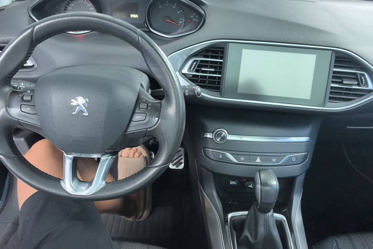 Used Peugeot 308S 2015 1.6T Automatic Jingchi Edition Interior 3