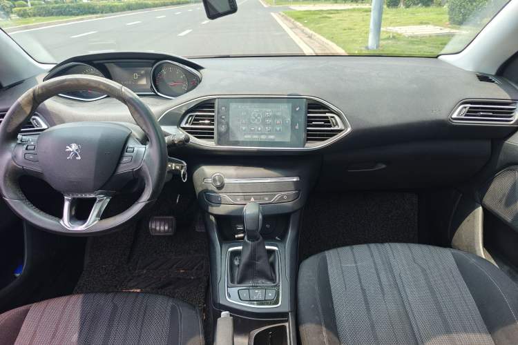 Used Peugeot 308S 2015 1.2T Automatic Jingchi Edition Interior 4