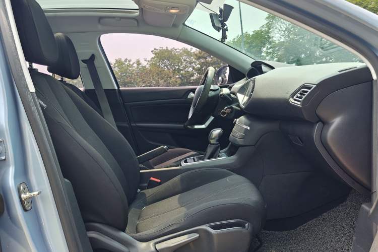 Used Peugeot 308S 2015 1.2T Automatic Jingchi Edition Interior 5