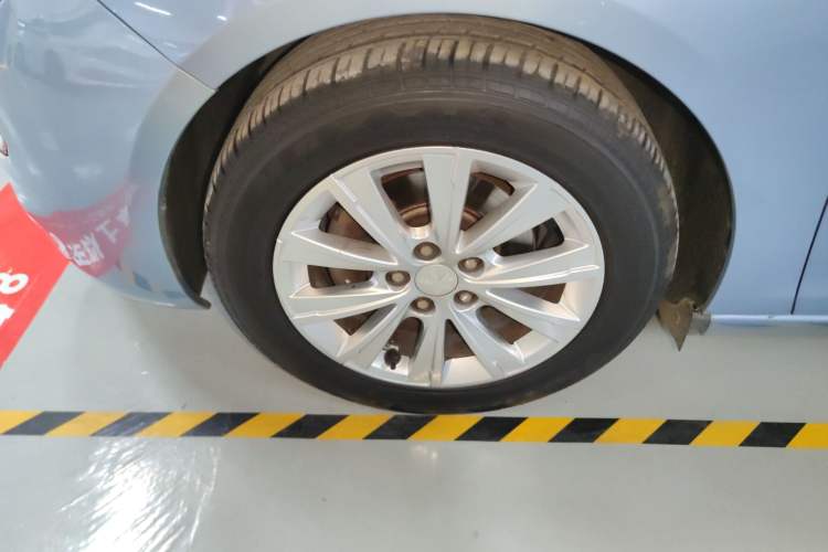 Used Peugeot 308S 2015 1.2T Automatic Jingchi Edition Left Front Wheel Hub