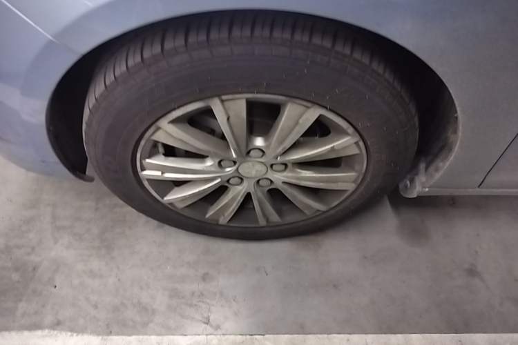 Used Peugeot 308S 2015 1.2T Automatic Jingchi Edition Left Front Wheel Hub