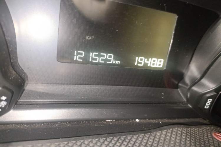 Used Peugeot 308S 2015 1.2T Automatic Jingchi Edition Odometer Close Up