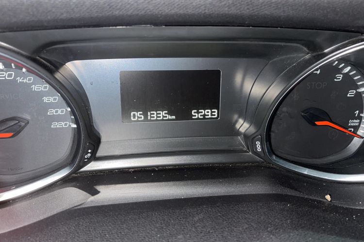 Used Peugeot 308S 2015 1.6T Automatic Jingchi Edition Odometer Close Up