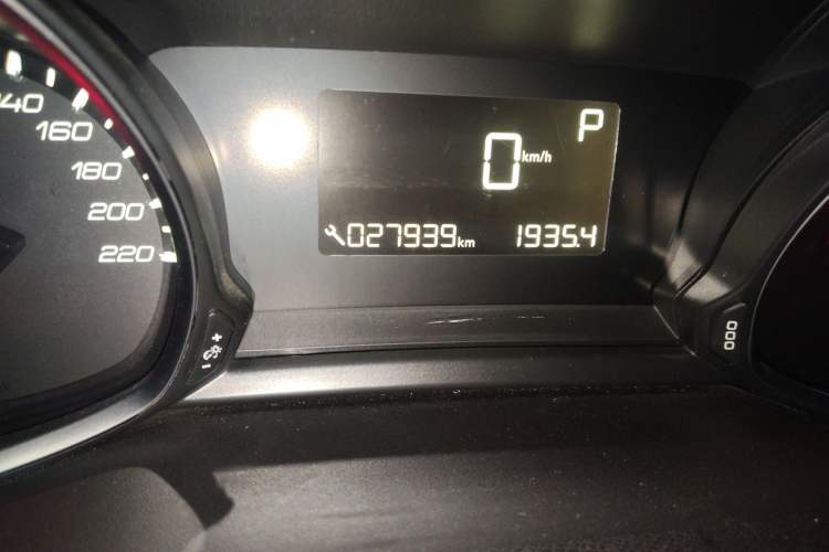 Used Peugeot 308S 2015 1.2T Automatic Shangchi Edition Odometer Close Up