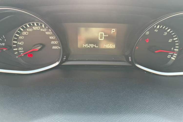 Used Peugeot 308S 2015 1.6T Automatic Jingchi Edition Odometer Close Up
