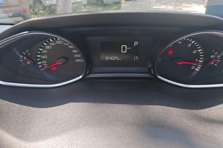 Used Peugeot 308S 2015 1.2T Automatic Jingchi Edition Odometer Close Up
