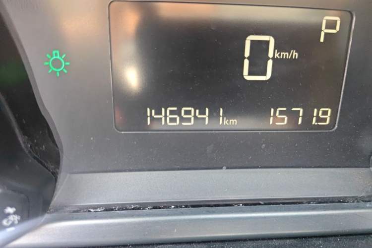 Used Peugeot 308S 2015 1.6T Automatic Jingchi Edition Odometer Close Up