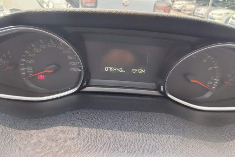 Used Peugeot 308S 2015 1.6T Automatic Jingchi Edition Odometer Close Up