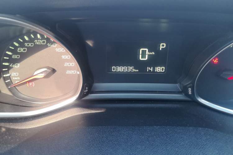Used Peugeot 308S 2015 1.6T Automatic Jingchi Edition Odometer Close Up