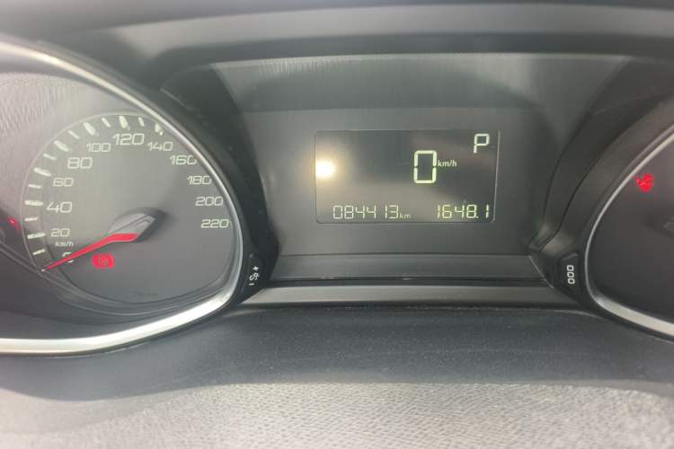 Used Peugeot 308S 2015 1.6T Automatic Jingchi Edition Odometer Close Up