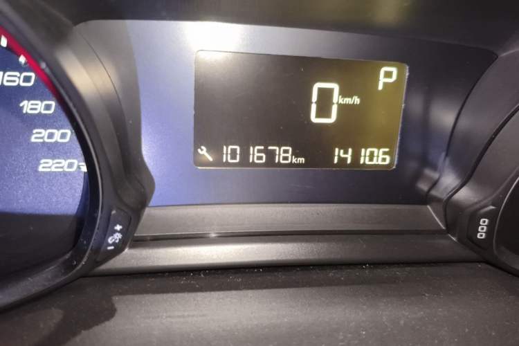 Used Peugeot 308S 2015 1.2T Automatic Jingchi Edition Odometer Close Up