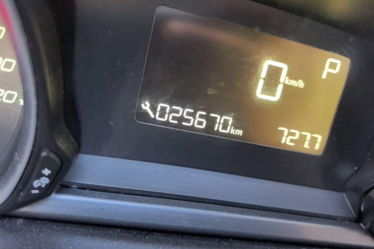 Used Peugeot 308S 2015 1.2T Automatic Jingchi Edition Odometer Close Up