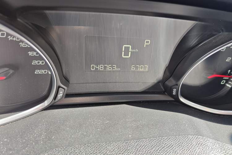 Used Peugeot 308S 2015 1.6T Automatic Jingchi Edition Odometer Close Up