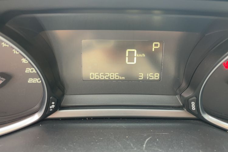 Used Peugeot 308S 2015 1.2T Automatic Jingchi Edition Odometer Close Up
