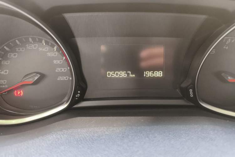 Used Peugeot 308S 2015 1.6T Automatic Jingchi Edition Odometer Close Up