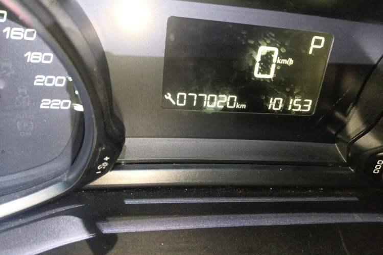 Used Peugeot 308S 2015 1.2T Automatic Jingchi Edition Odometer Close Up