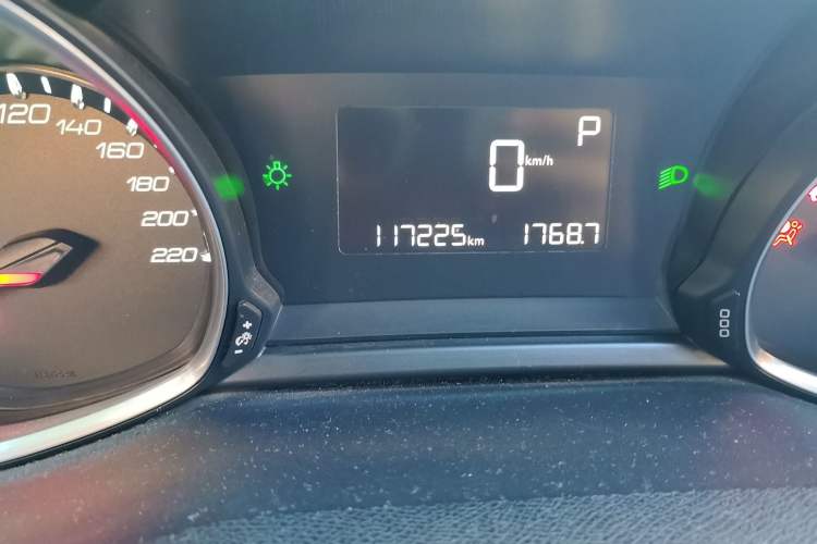 Used Peugeot 308S 2015 1.6T Automatic Jingchi Edition Odometer Close Up