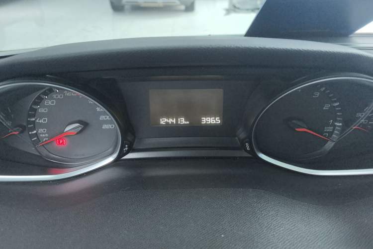 Used Peugeot 308S 2015 1.6T Automatic Jingchi Edition Odometer Close Up