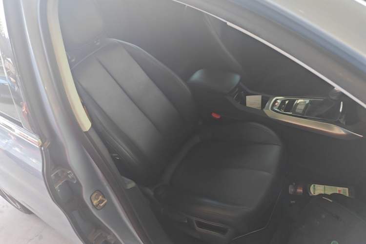 Used Peugeot 308S 2015 1.6T Automatic Jingchi Edition Right Front Seat
