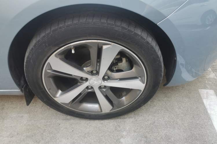 Used Peugeot 308S 2015 1.6T Automatic Jingchi Edition Right Front Wheel Hub