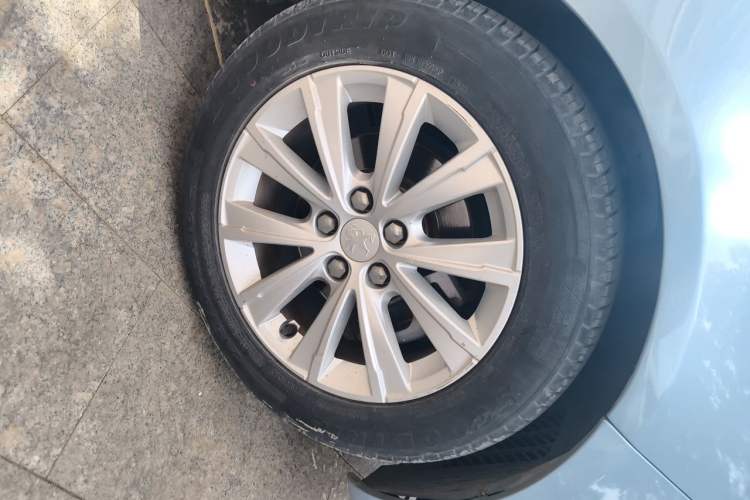 Used Peugeot 308S 2015 1.2T Automatic Jingchi Edition Right Front Wheel Hub