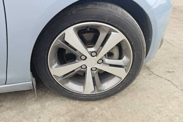 Used Peugeot 308S 2015 1.6T Automatic Ruichi Edition Right Front Wheel Hub