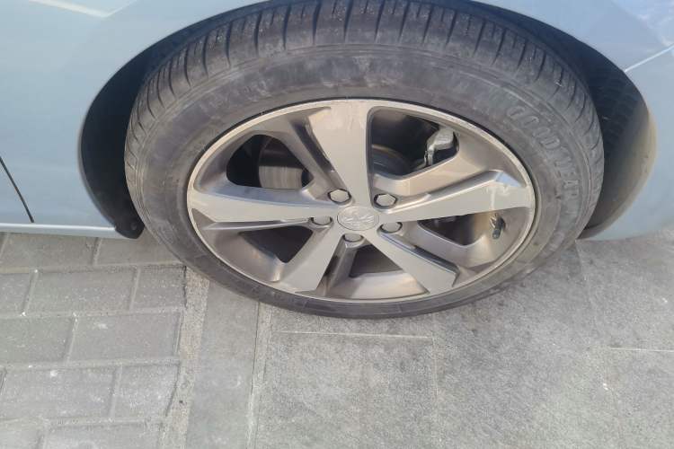 Used Peugeot 308S 2015 1.6T Automatic Jingchi Edition Right Front Wheel Hub