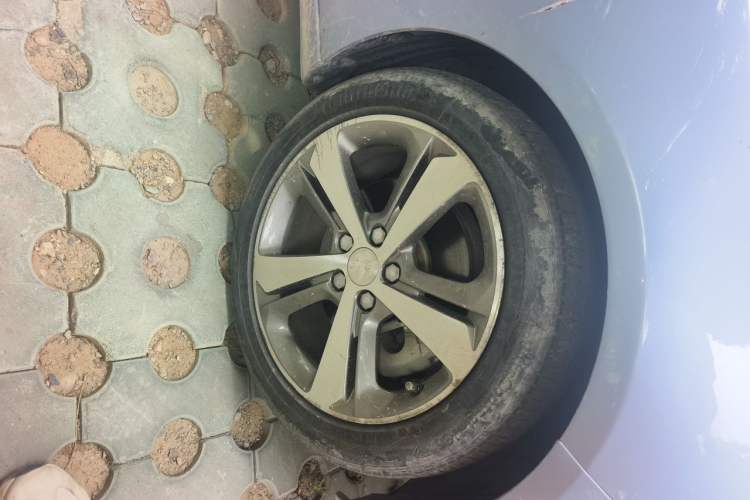 Used Peugeot 308S 2015 1.6T Automatic Jingchi Edition Right Front Wheel Hub
